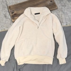 Fleece pullover sweatshirt made to keep you warm size M made by Merokeety